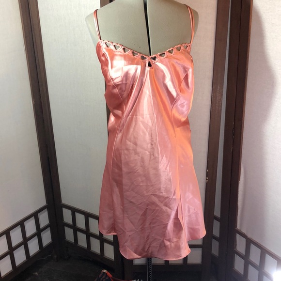 Gloria Vanderbilt negligee sz 30/33 pink with hearts at neck/spaghetti  straps - Picture 1 of 12